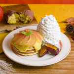 Eggs ’n Things　さつまいもとリンゴのブリュレパンケーキ